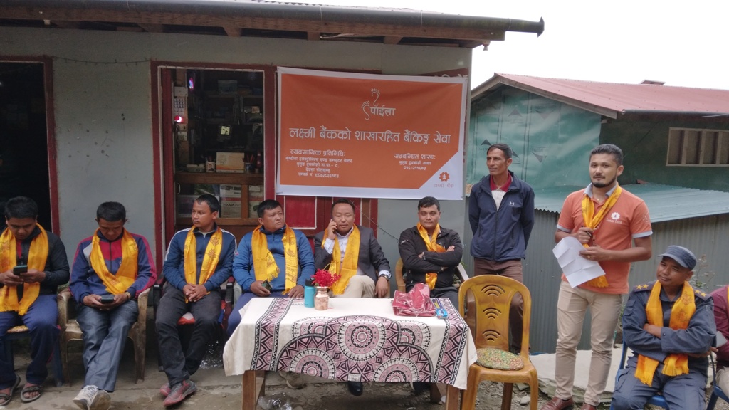 थुलुङदुधकोशी देउसामा लक्ष्मी बैंकको शाखा रहित सेवा 